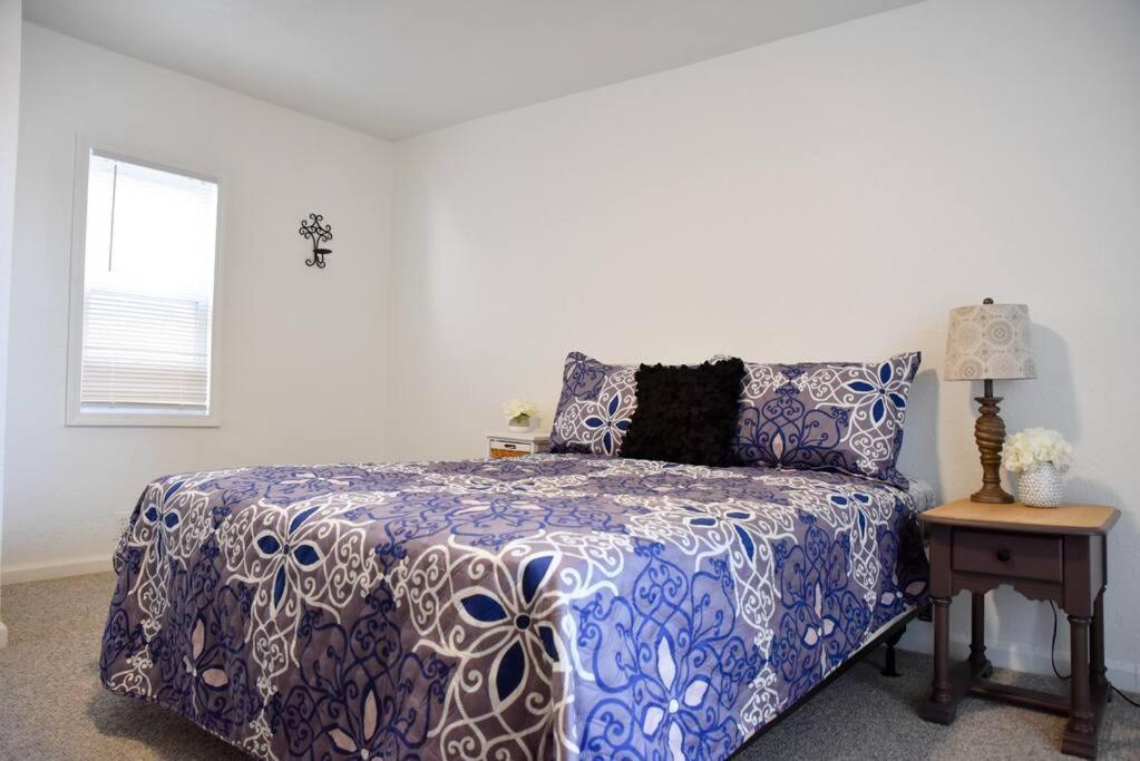 Stunning Big Near Downtown North Shore & Hébergement de vacances *