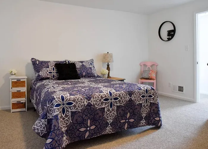 Stunning Big Home Near Downtown North Shore & More